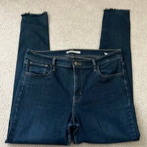 Levi’s 720 High Rise Super Skinny stretchy raw‎ hem 5 pocket jeans Sz 32